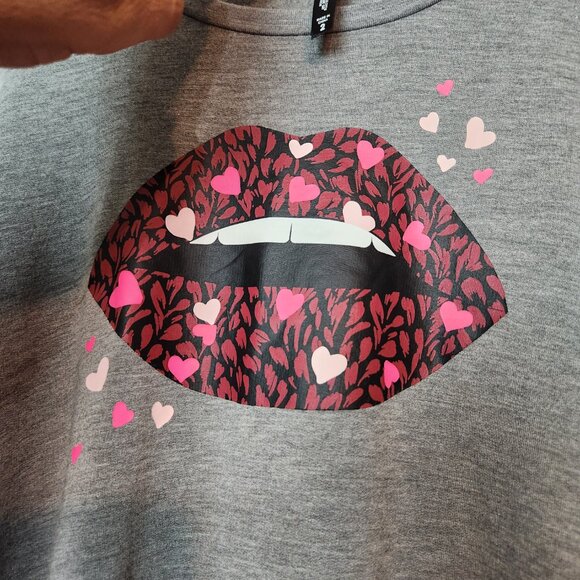 New TORRID 2X Heather Grey Sleep Lounge Sweatshirt Lips Heart Print Super Soft - Picture 8 of 15